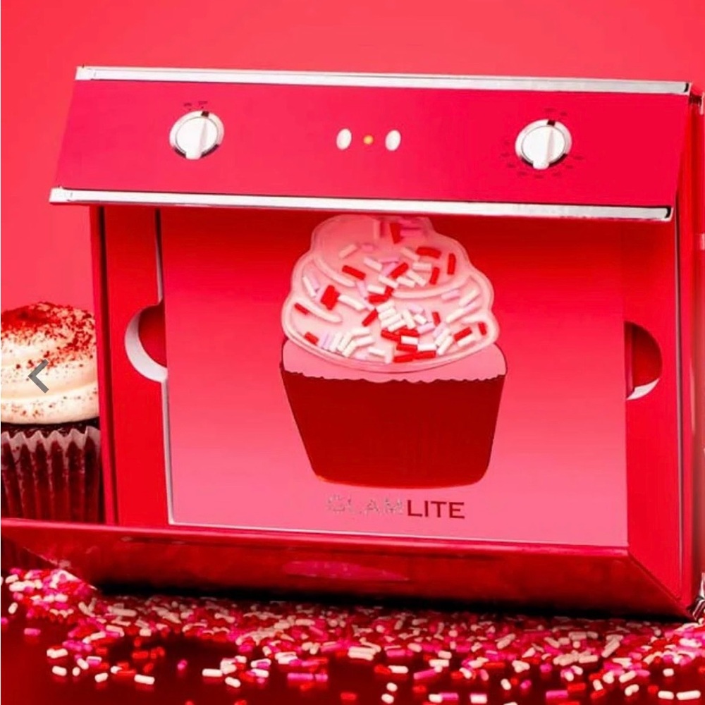 GLAMLITE “RED VELVET CUPCAKE” PRESSED PIGMENT EYESHADOW PALETTE - SEALED in box!